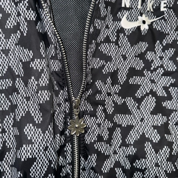 Nike light jacket - Picture 3 of 3